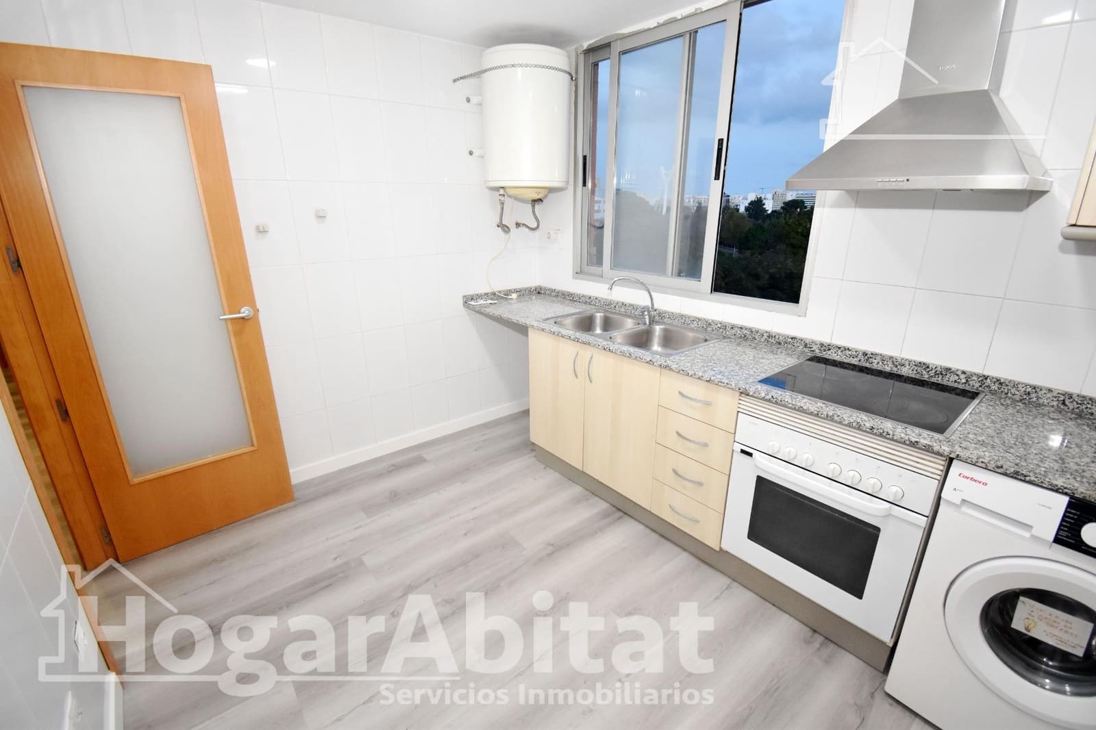 4 bedroom Flat for sale in Castello de la Plana with garage - € 215,000 (Ref: 9465821)