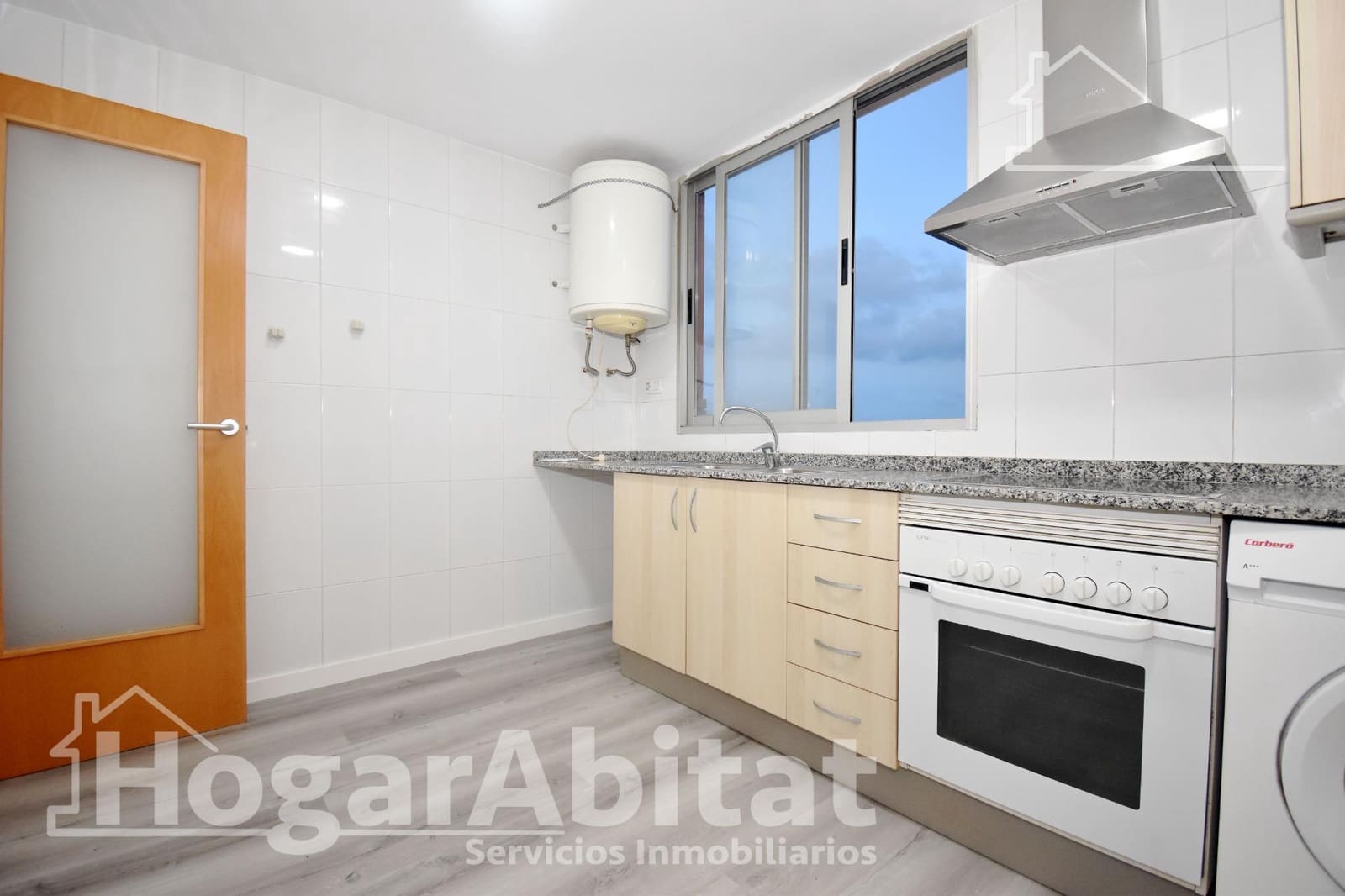 4 bedroom Flat for sale in Castello de la Plana with garage - € 215,000 (Ref: 9465821)