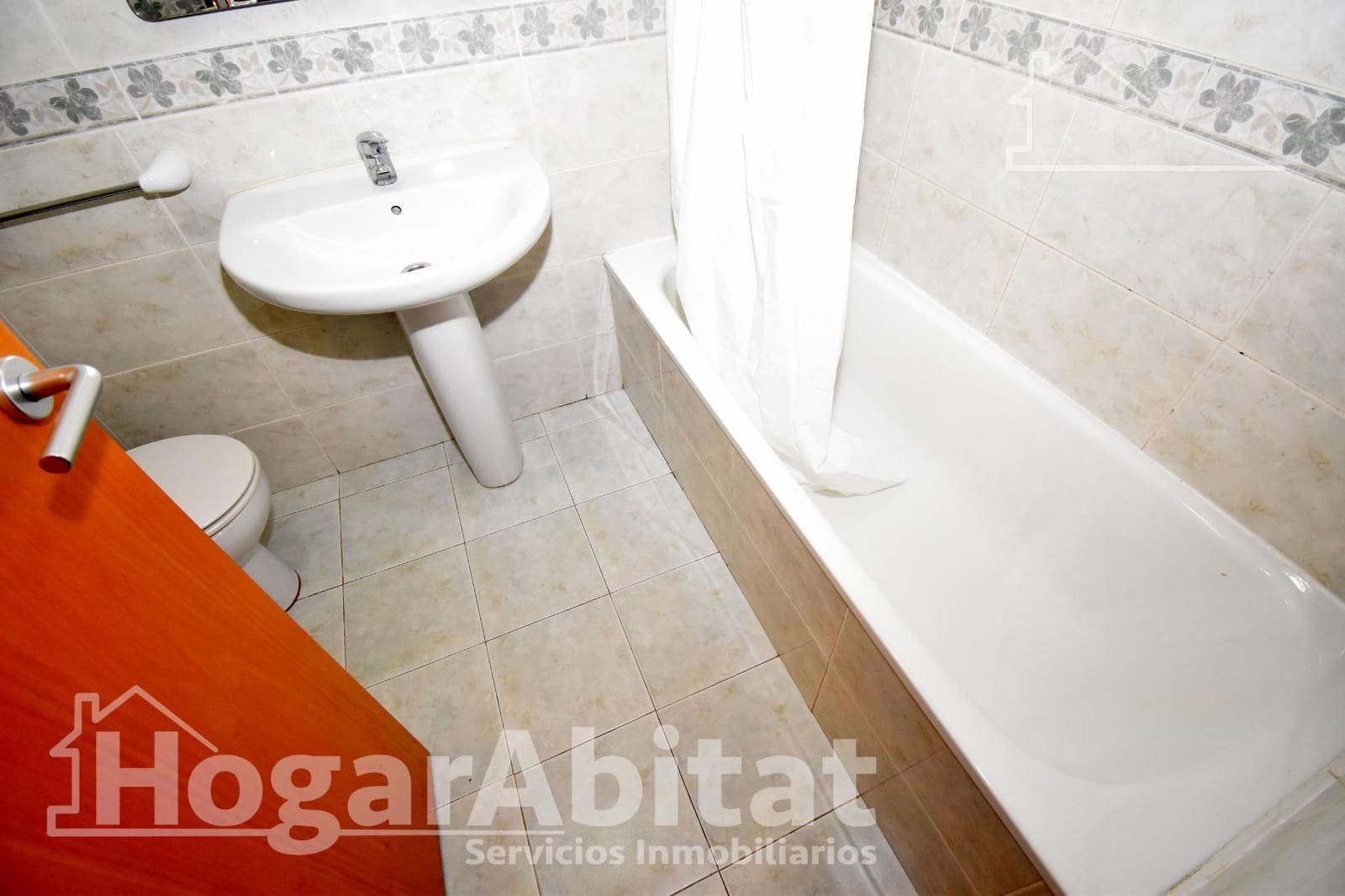 4 bedroom Flat for sale in Castello de la Plana with garage - € 215,000 (Ref: 9465821)