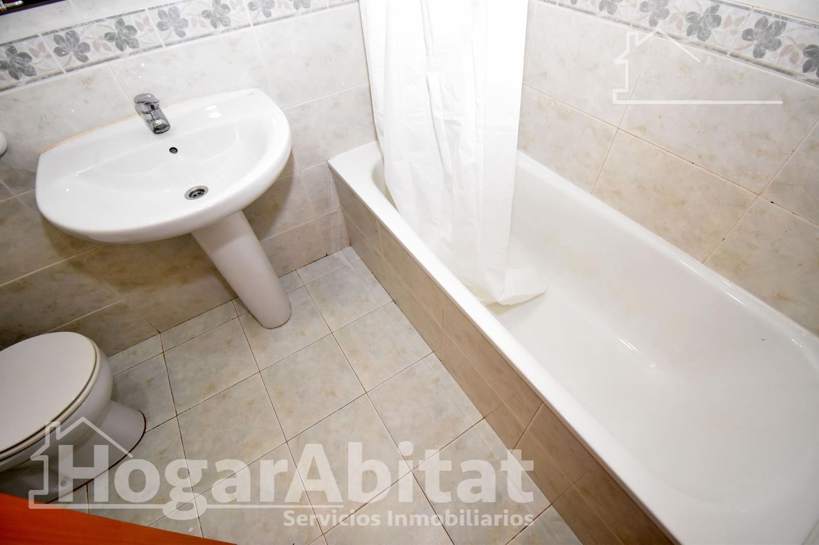 4 bedroom Flat for sale in Castello de la Plana with garage - € 215,000 (Ref: 9465821)