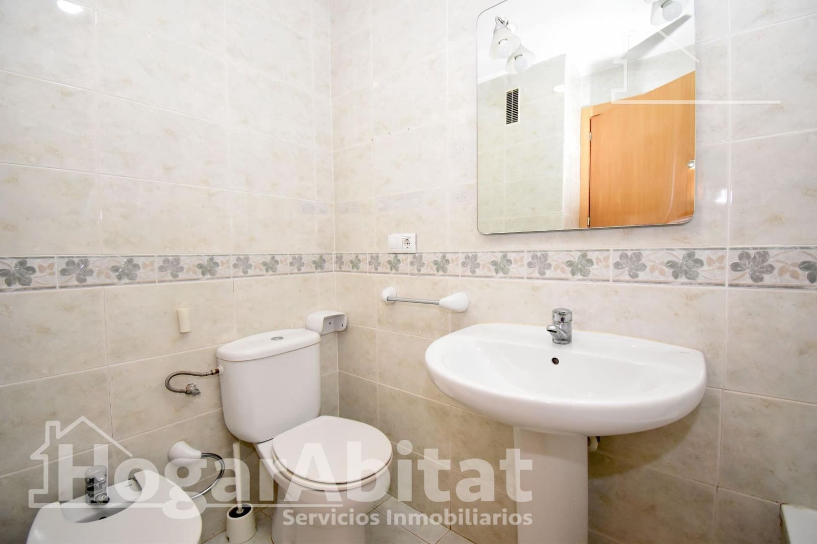 4 bedroom Flat for sale in Castello de la Plana with garage - € 215,000 (Ref: 9465821)