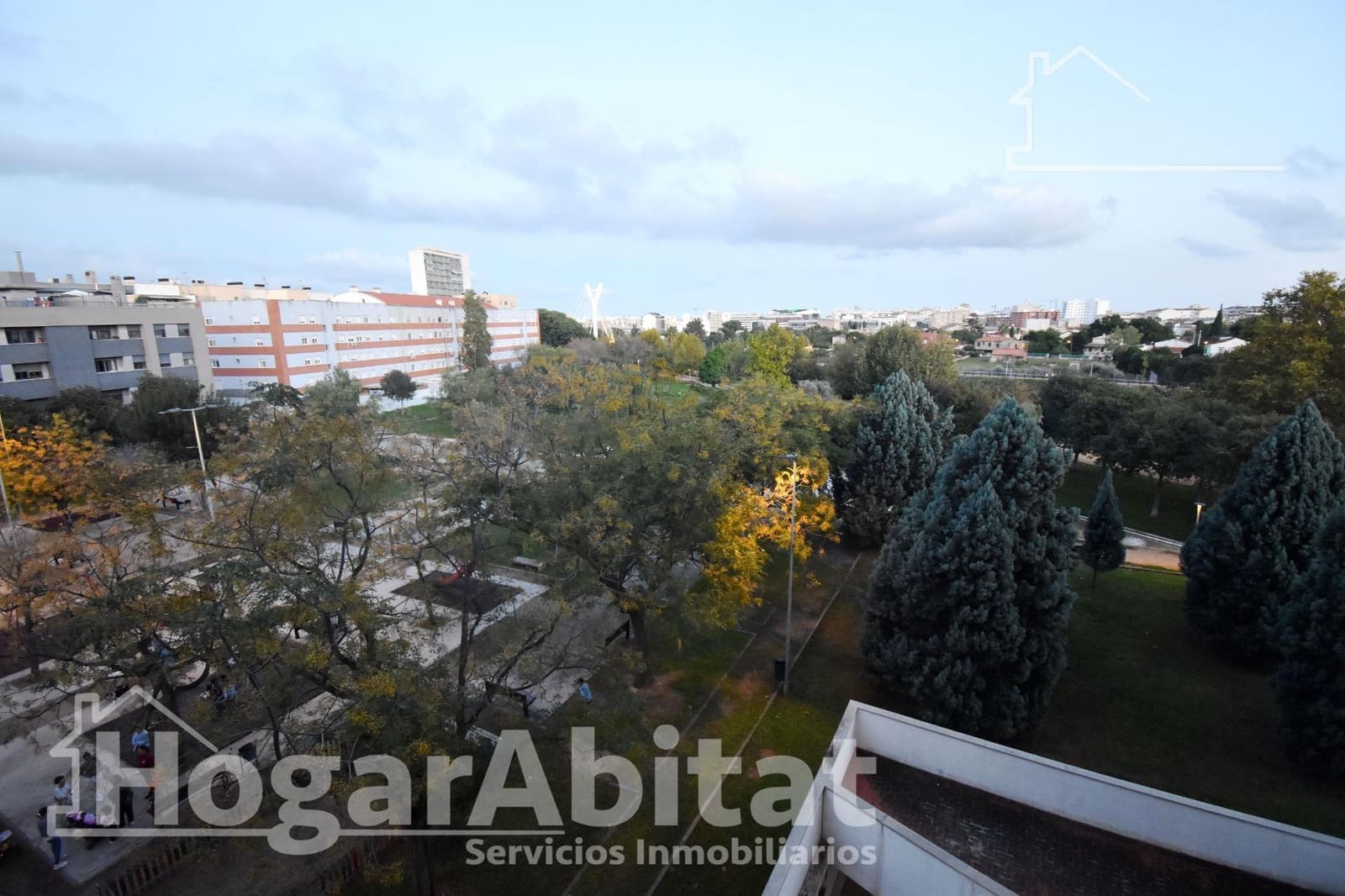 4 bedroom Flat for sale in Castello de la Plana with garage - € 215,000 (Ref: 9465821)