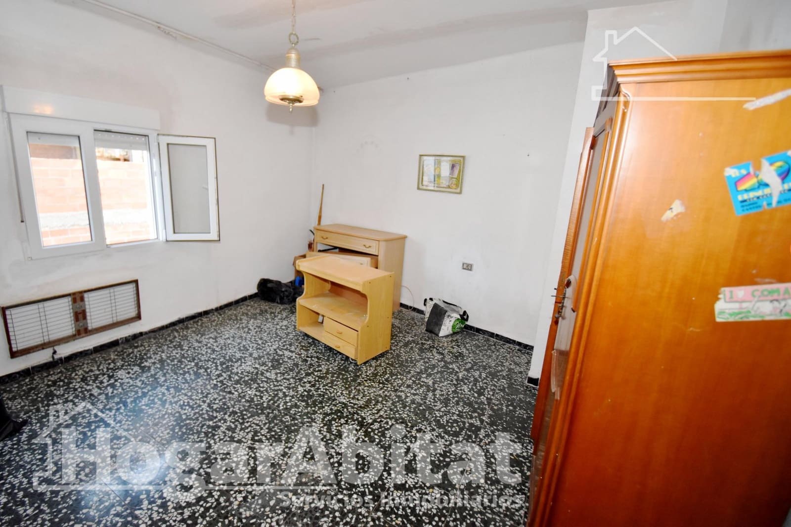 4 bedroom Flat for sale in Castello de la Plana with garage - € 150,000 (Ref: 9465832)
