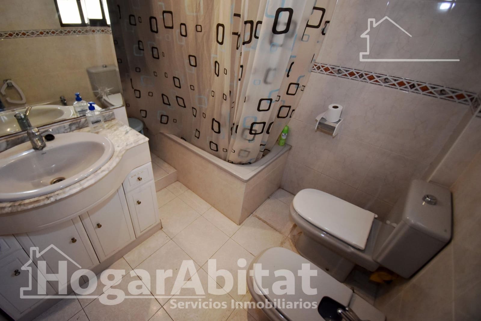 4 bedroom Flat for sale in Castello de la Plana with garage - € 150,000 (Ref: 9465832)