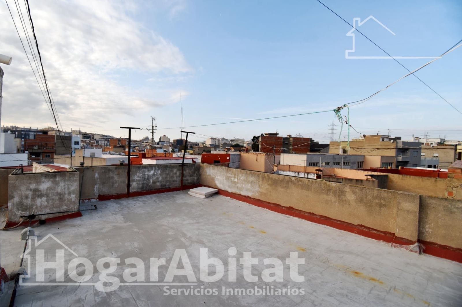 4 bedroom Flat for sale in Castello de la Plana with garage - € 150,000 (Ref: 9465832)