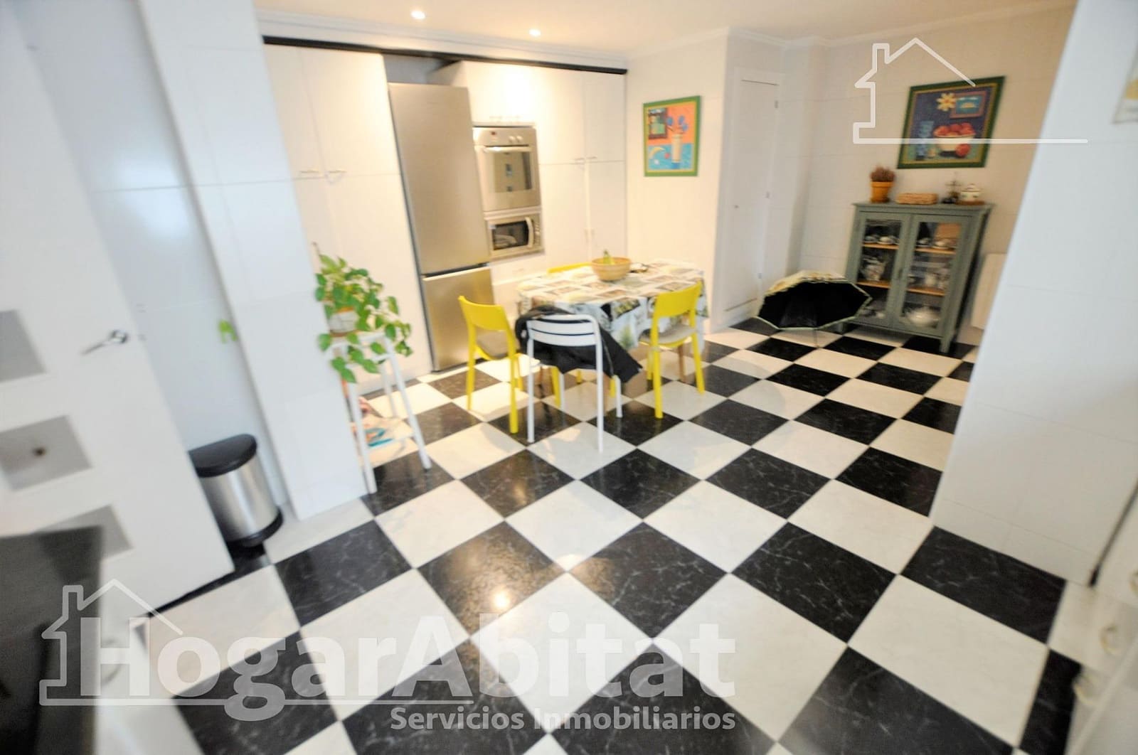 3 bedroom Flat for sale in Valencia city - € 450,000 (Ref: 9468643)