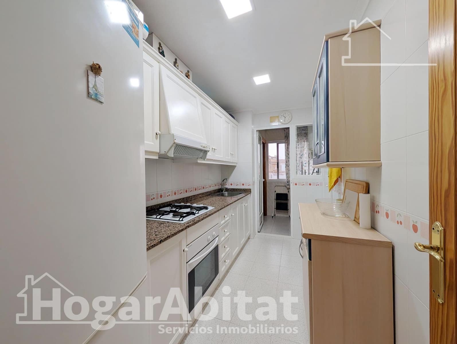 3 bedroom Flat for sale in Arenales del Sol with garage - € 288,000 (Ref: 9468645)