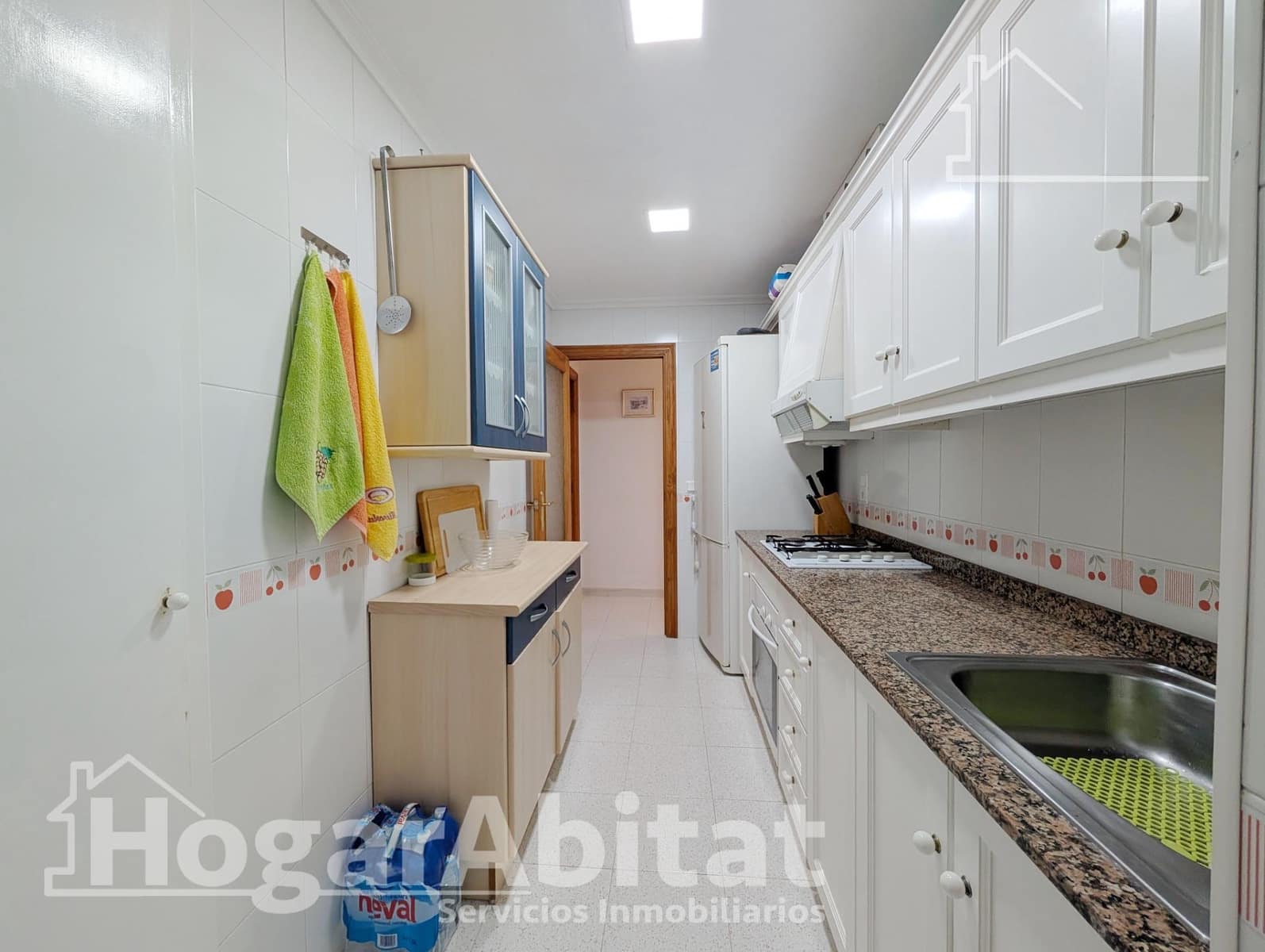 3 bedroom Flat for sale in Arenales del Sol with garage - € 288,000 (Ref: 9468645)