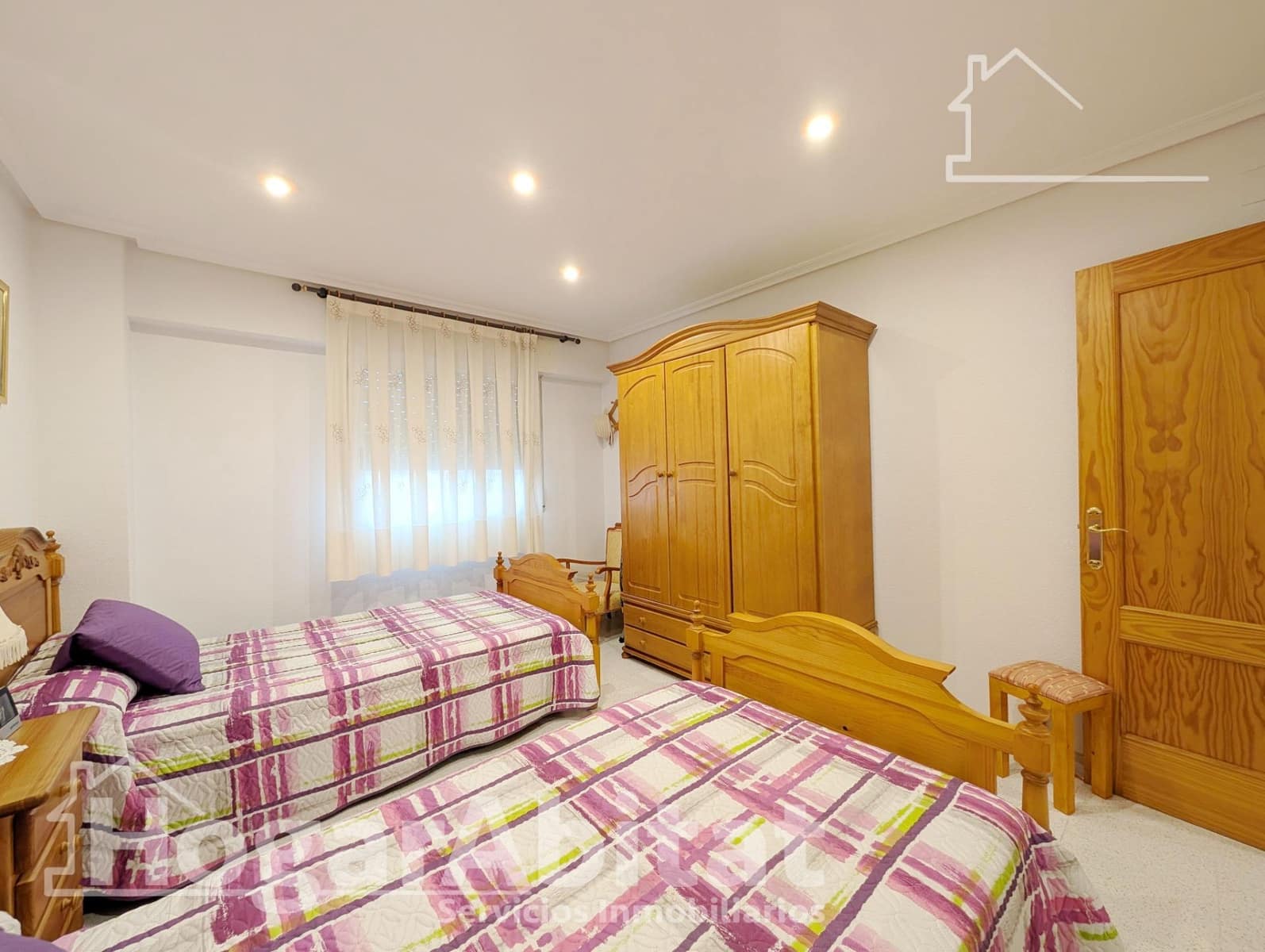 3 bedroom Flat for sale in Arenales del Sol with garage - € 288,000 (Ref: 9468645)