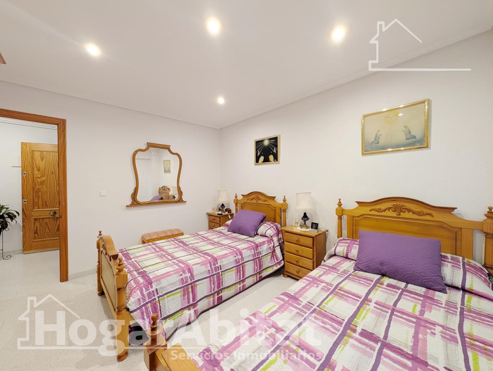 3 bedroom Flat for sale in Arenales del Sol with garage - € 288,000 (Ref: 9468645)