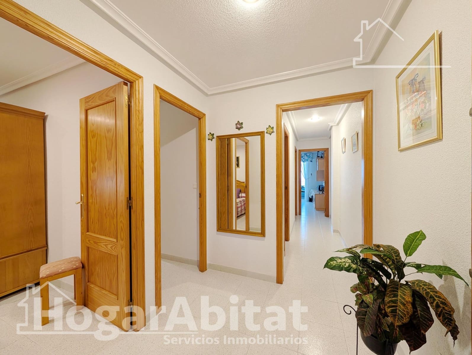3 bedroom Flat for sale in Arenales del Sol with garage - € 288,000 (Ref: 9468645)