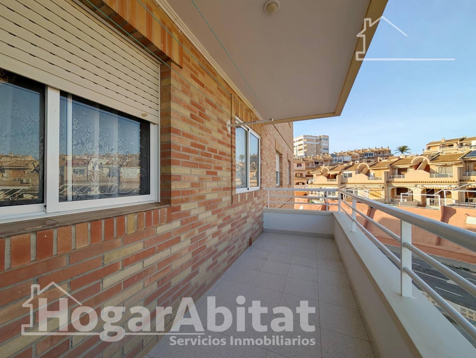 3 bedroom Flat for sale in Arenales del Sol with garage - € 288,000 (Ref: 9468645)