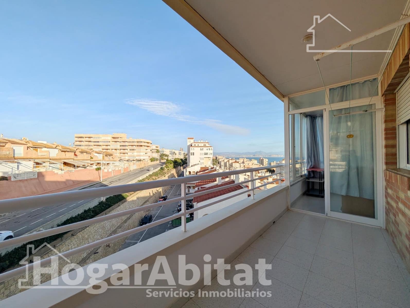 3 bedroom Flat for sale in Arenales del Sol with garage - € 288,000 (Ref: 9468645)