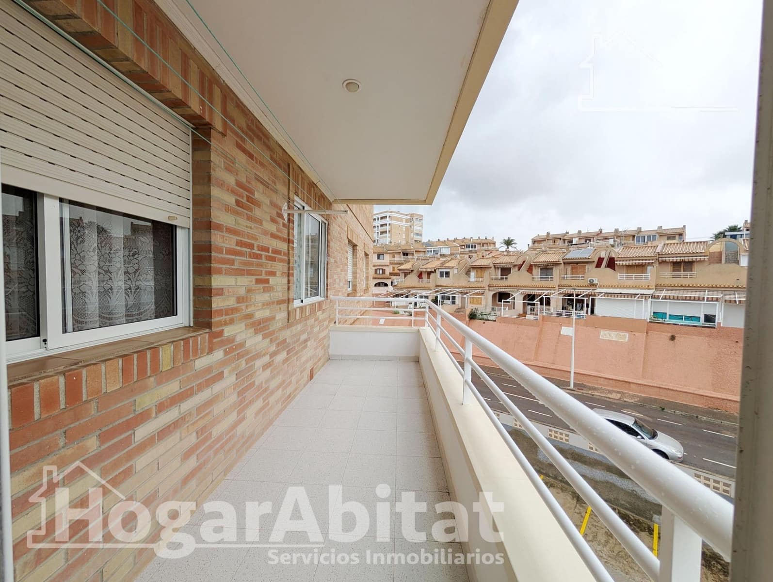 3 bedroom Flat for sale in Arenales del Sol with garage - € 288,000 (Ref: 9468645)