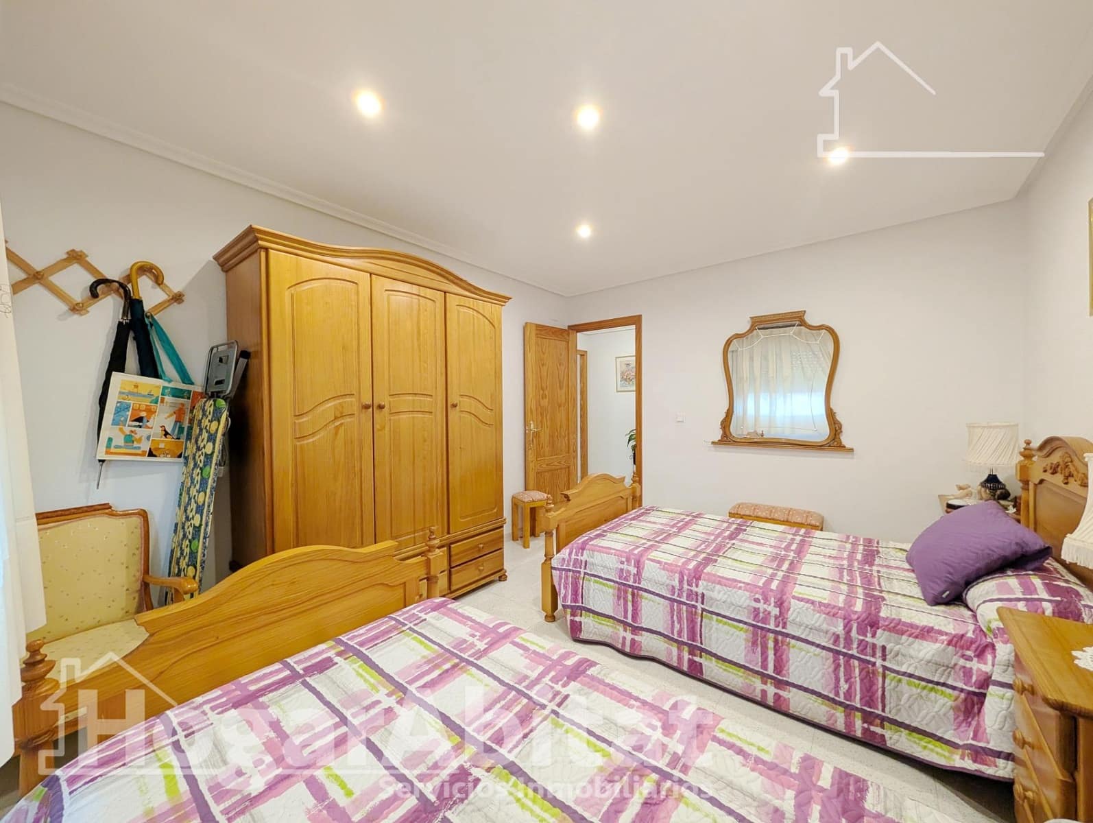 3 bedroom Flat for sale in Arenales del Sol with garage - € 288,000 (Ref: 9468645)