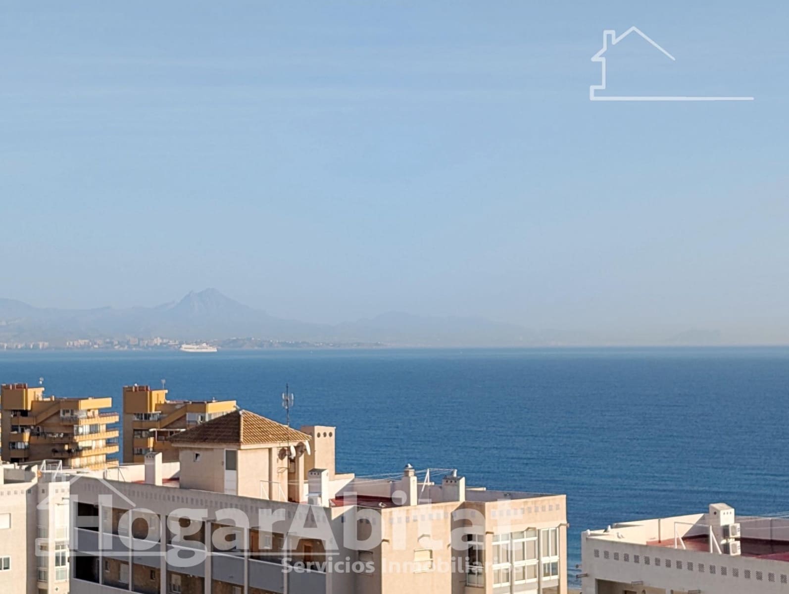 3 bedroom Flat for sale in Arenales del Sol with garage - € 288,000 (Ref: 9468645)