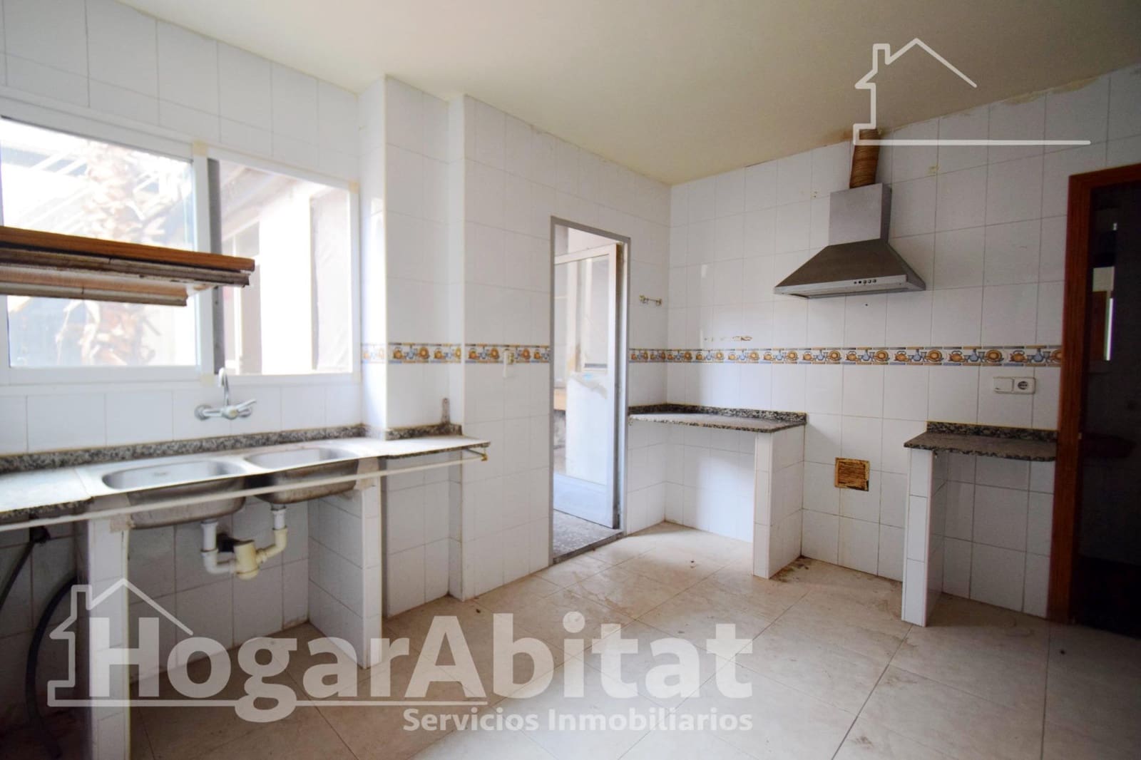 11 Zimmer Haus zu verkaufen in Moncada mit Garage - 450.000 € (Ref: 9468954)