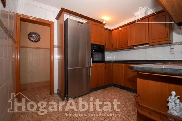 5 bedroom Townhouse for sale in Pego with garage - € 148,000 (Ref: 9468956)