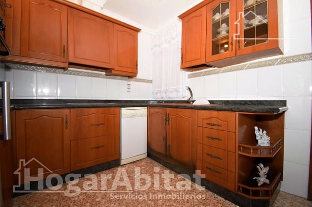 5 bedroom Townhouse for sale in Pego with garage - € 148,000 (Ref: 9468956)