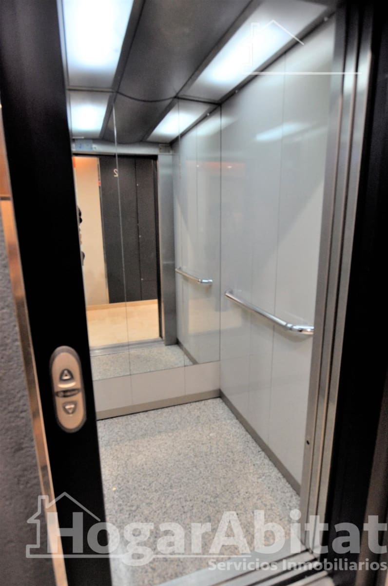 Flat for sale in Valencia city with pool - € 265,000 (Ref: 9470444)