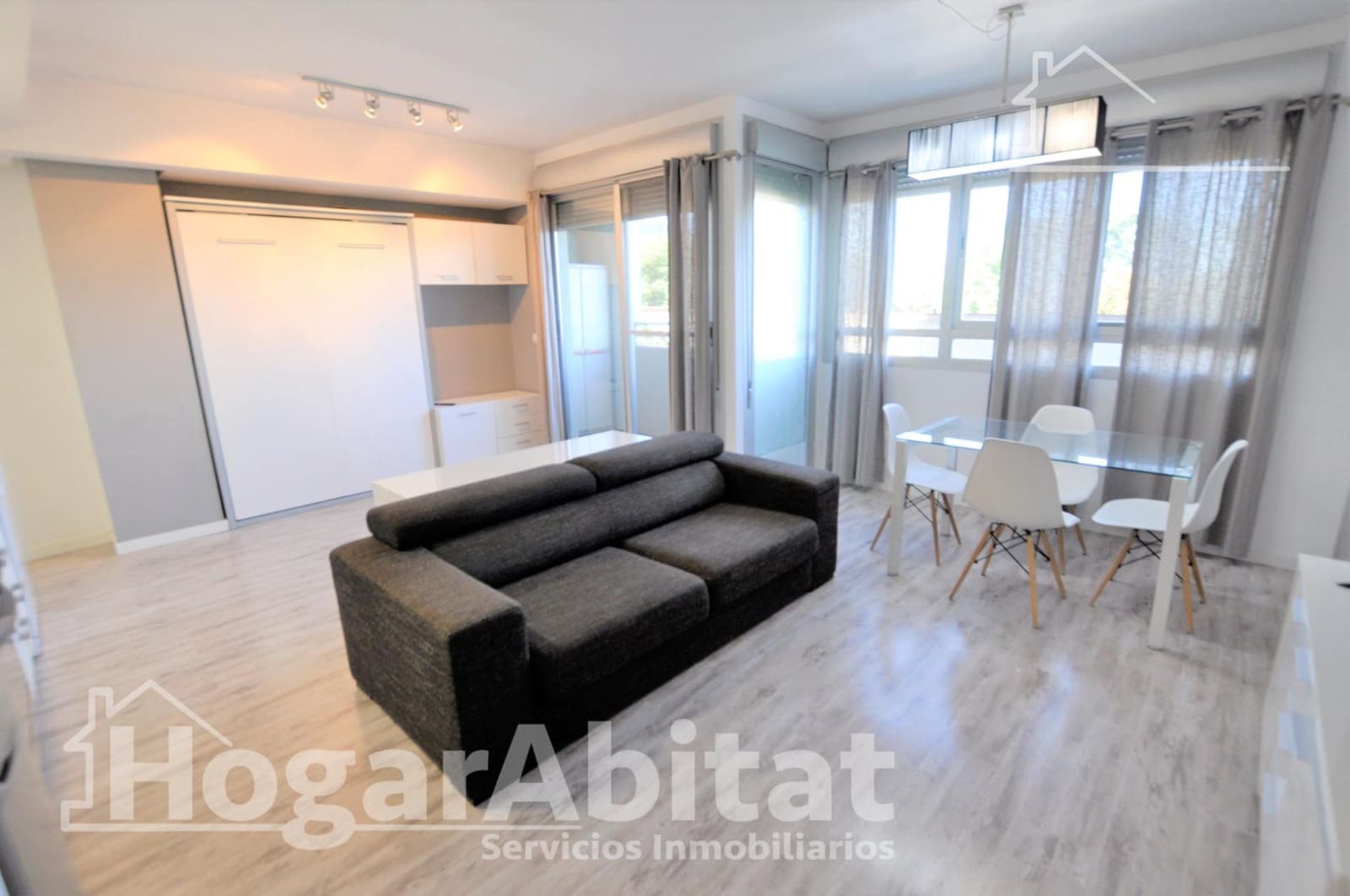 Flat for sale in Valencia city with pool - € 265,000 (Ref: 9470444)