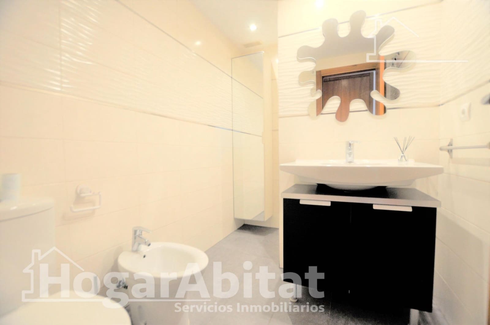 Flat for sale in Valencia city with pool - € 265,000 (Ref: 9470444)
