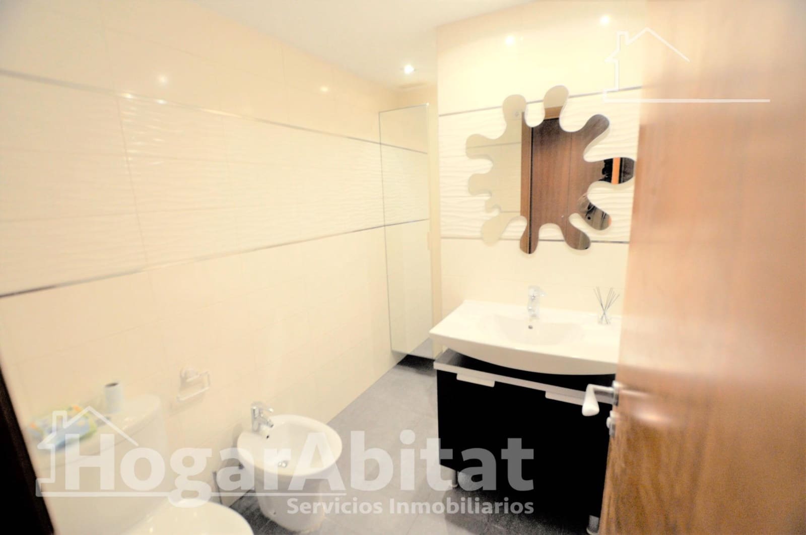 Flat for sale in Valencia city with pool - € 265,000 (Ref: 9470444)