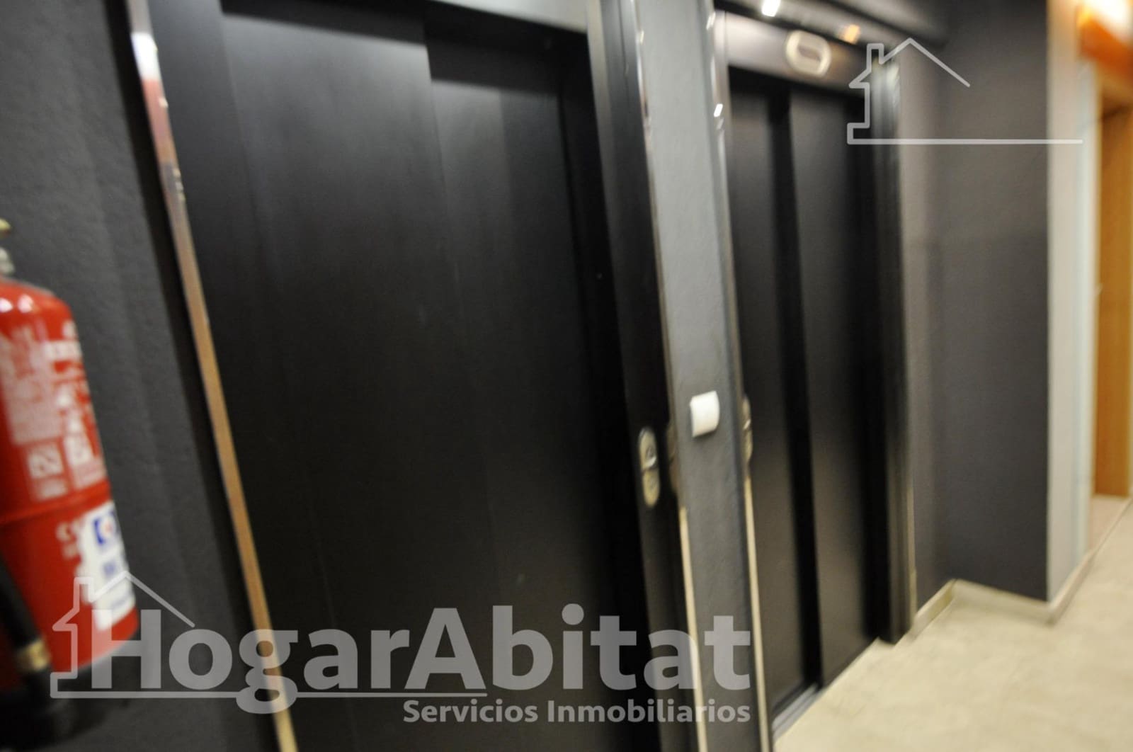 Flat for sale in Valencia city with pool - € 265,000 (Ref: 9470444)