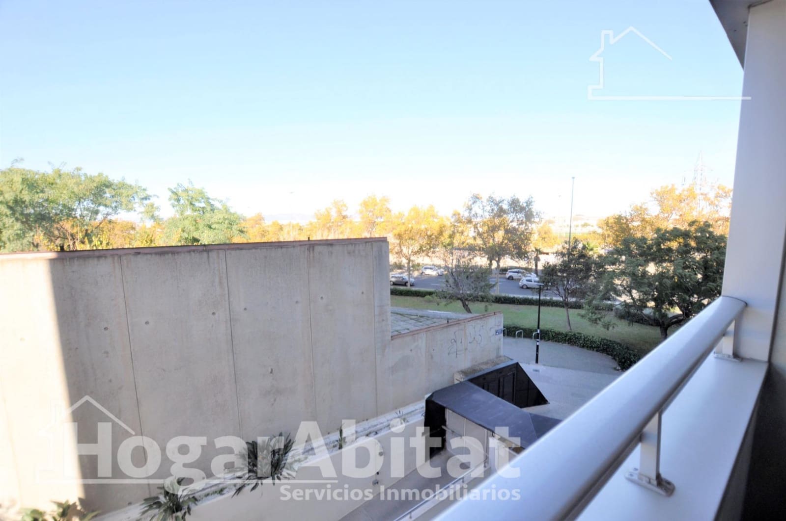 Flat for sale in Valencia city with pool - € 265,000 (Ref: 9470444)
