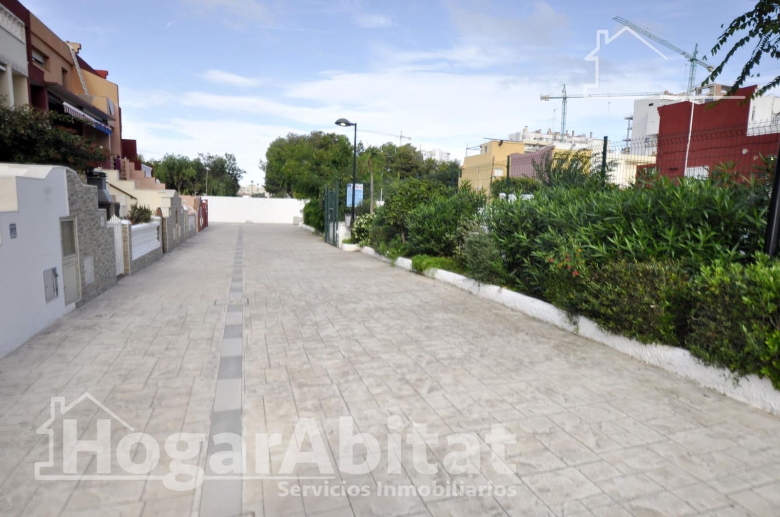 Adosado de 3 habitaciones en La Pobla de Farnals en venta con piscina garaje - 385.000 € (Ref: 9473000)