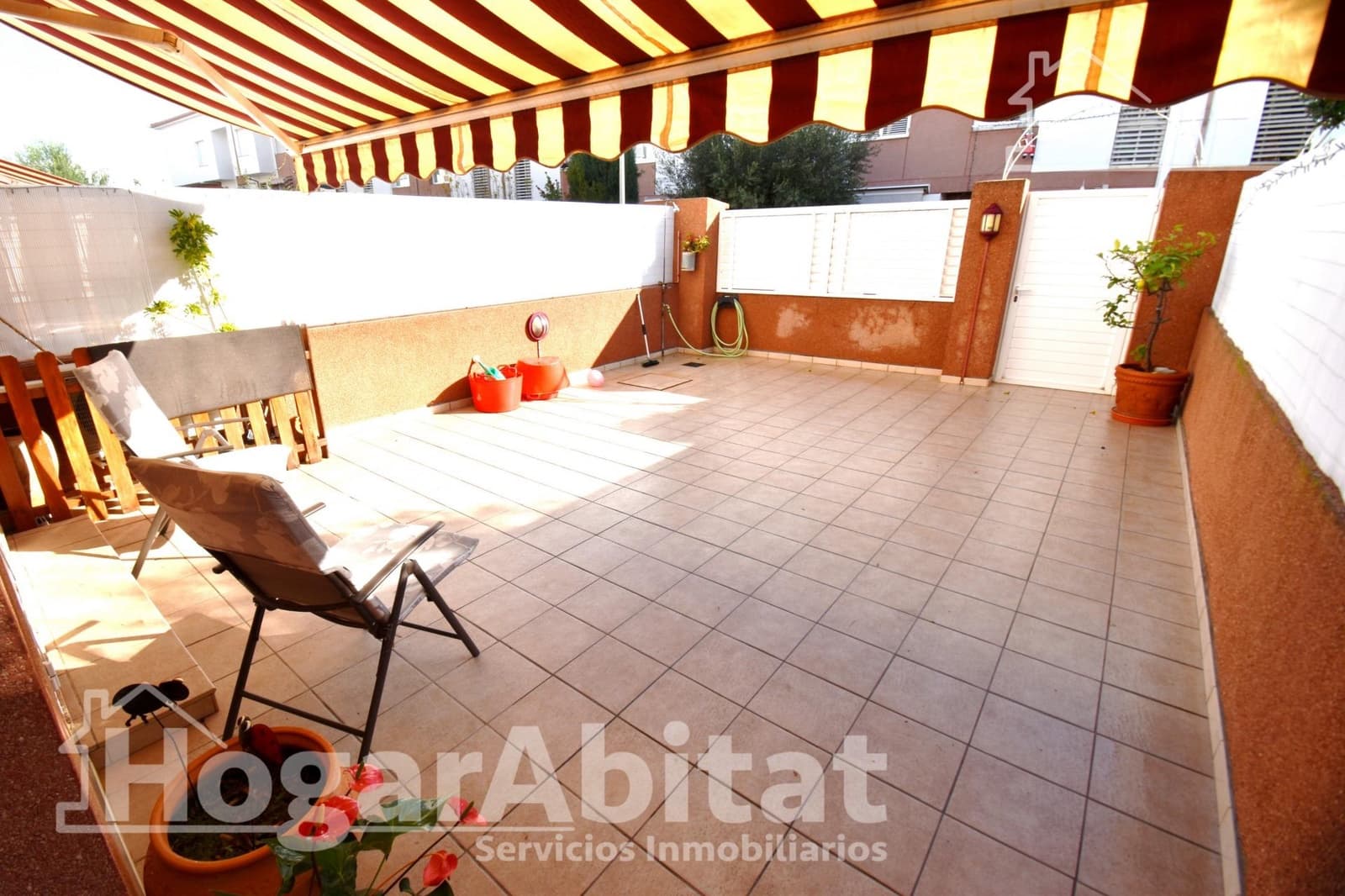 3 slaapkamer Rijtjeshuis te koop in Vila-real met garage - € 370.000 (Ref: 9473019)