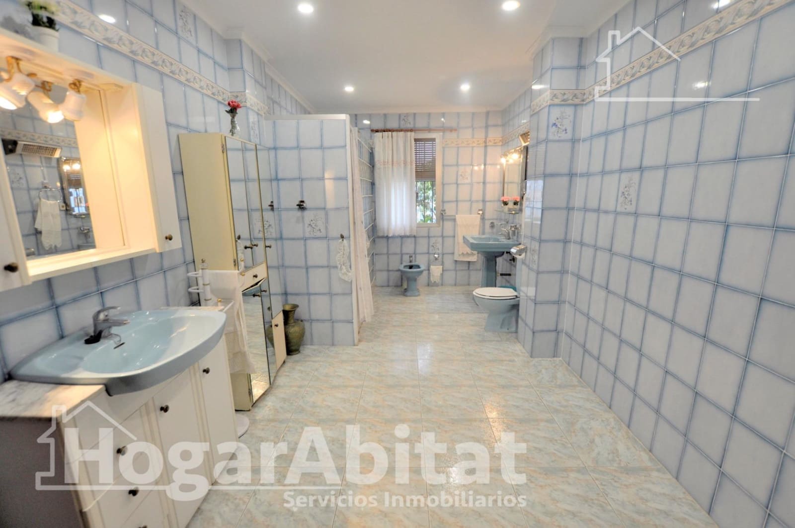 5 bedroom Townhouse for sale in Burjassot with garage - € 450,000 (Ref: 9473034)