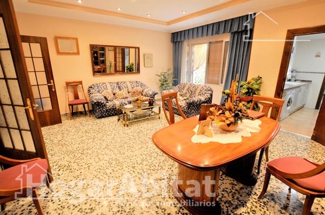 5 bedroom Townhouse for sale in Burjassot with garage - € 450,000 (Ref: 9473034)