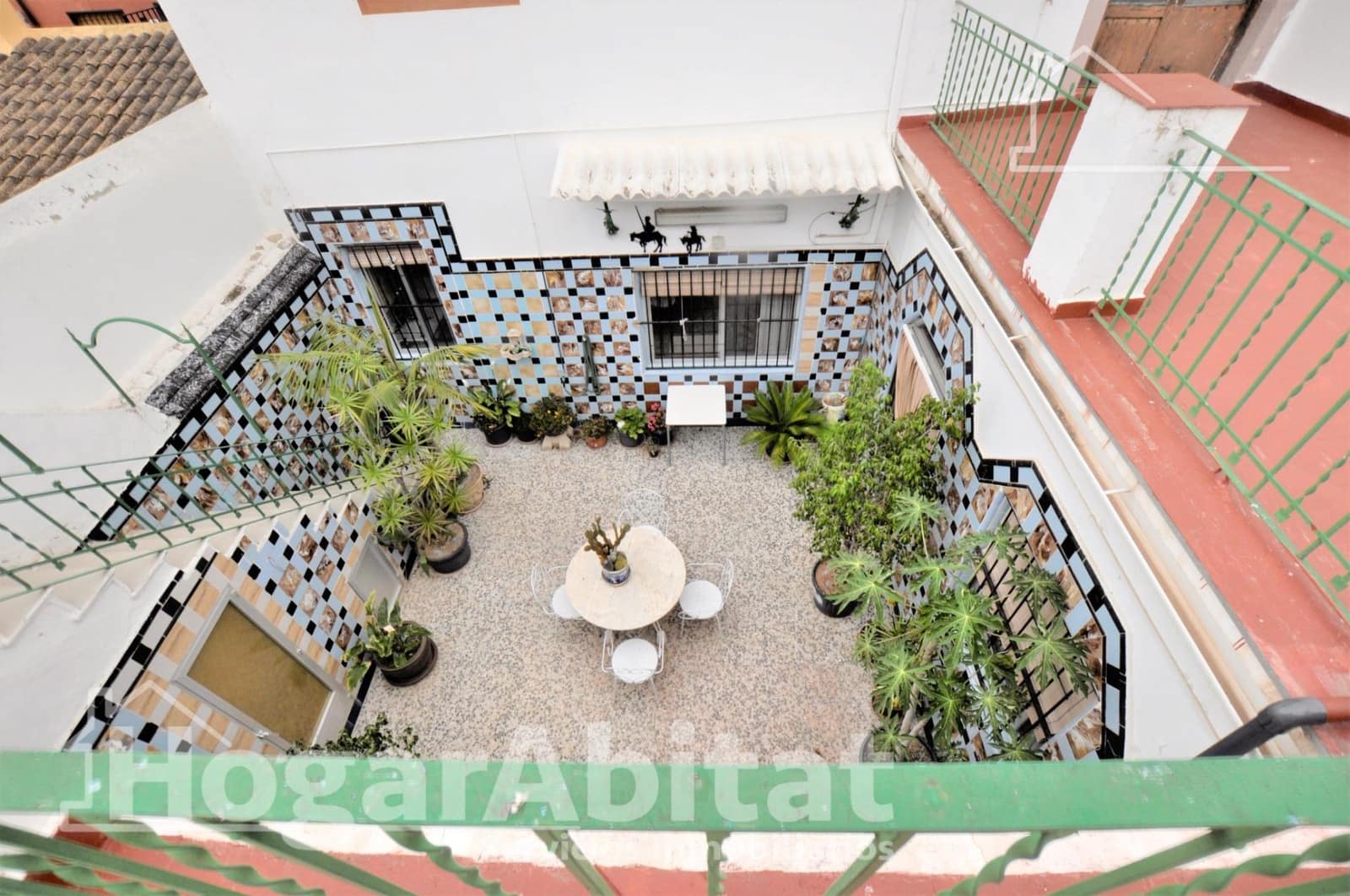 5 bedroom Townhouse for sale in Burjassot with garage - € 450,000 (Ref: 9473034)