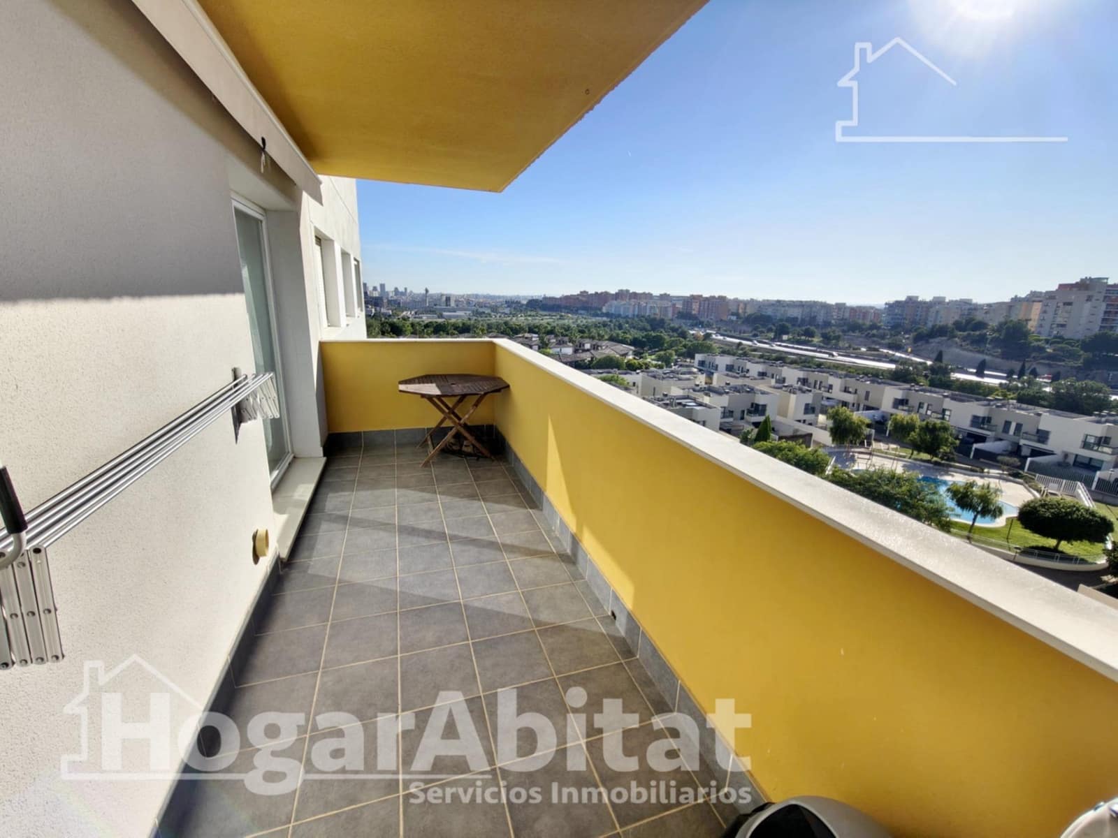 Piso de 3 habitaciones en Paterna en venta con garaje - 231.500 € (Ref: 9474230)