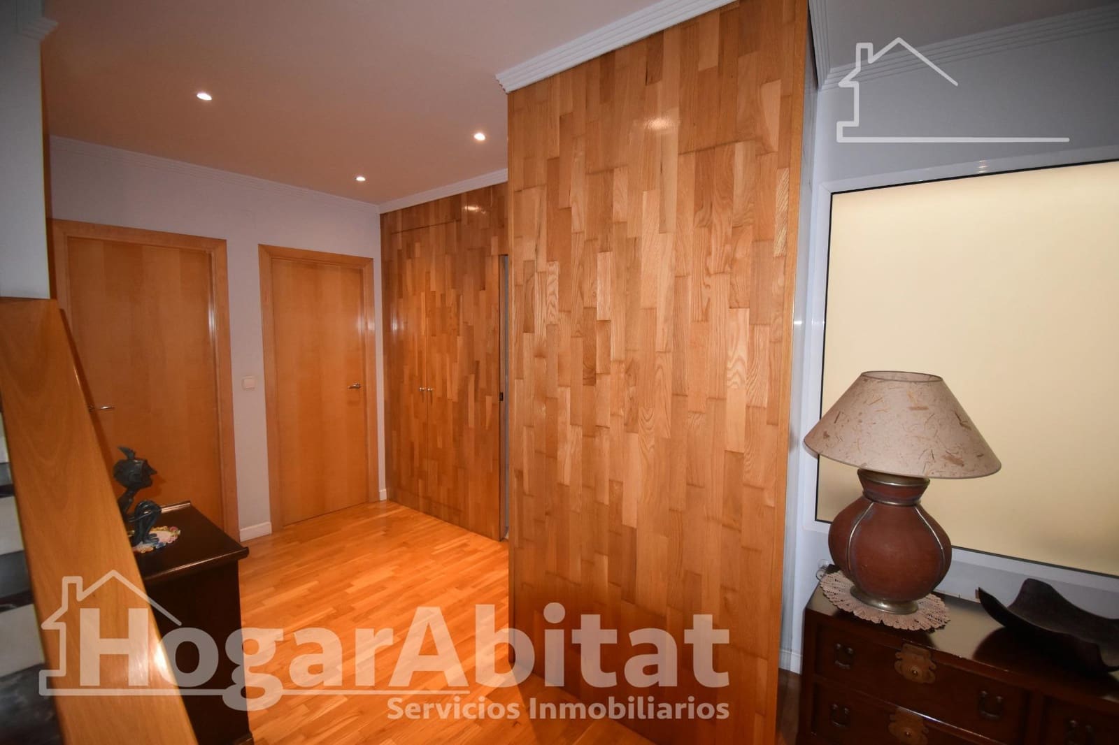 5 bedroom Townhouse for sale in Carlet with garage - € 285,000 (Ref: 9474958)