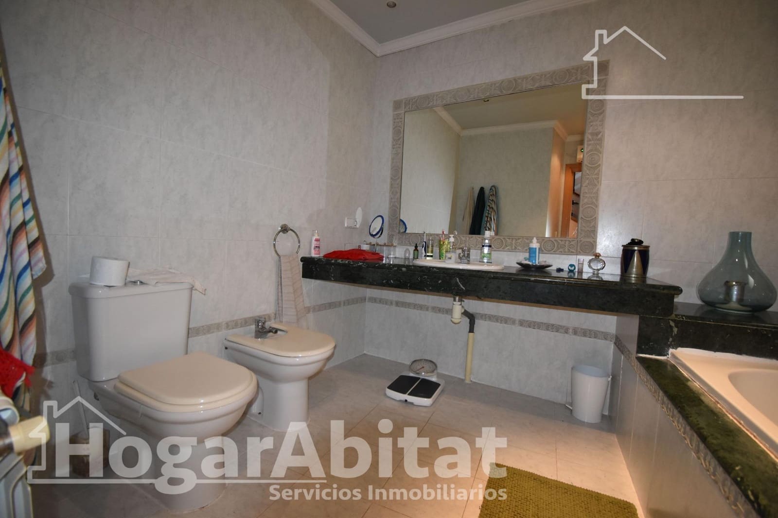 5 bedroom Townhouse for sale in Carlet with garage - € 285,000 (Ref: 9474958)