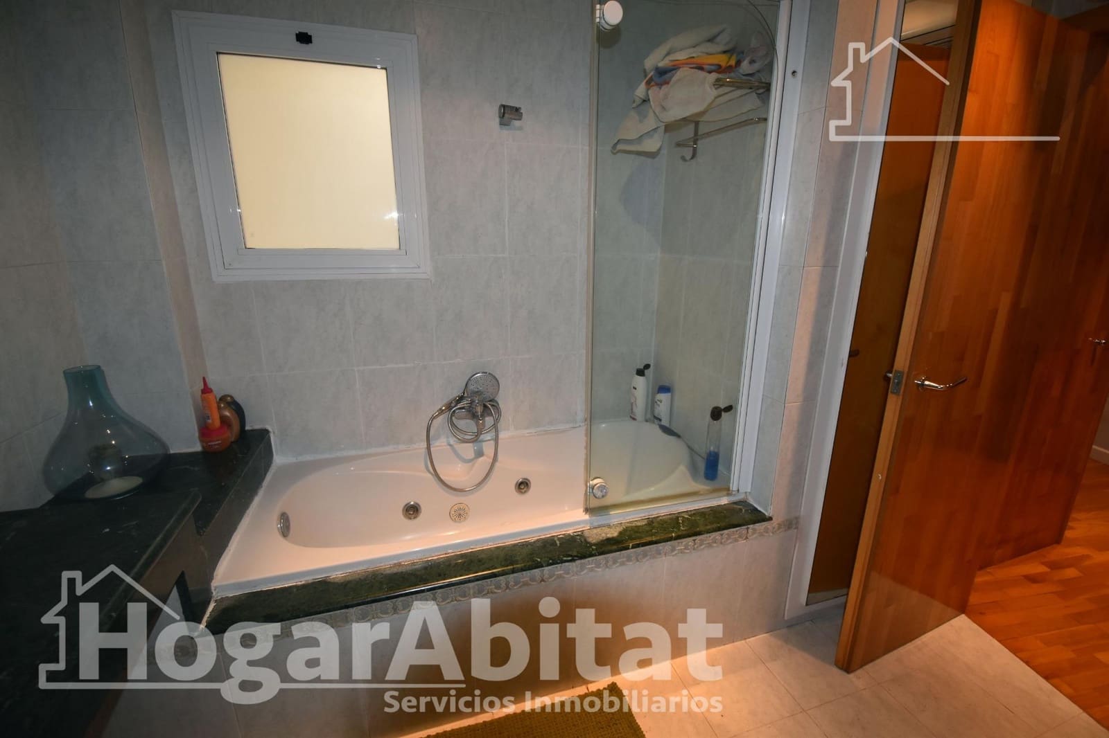 5 bedroom Townhouse for sale in Carlet with garage - € 285,000 (Ref: 9474958)