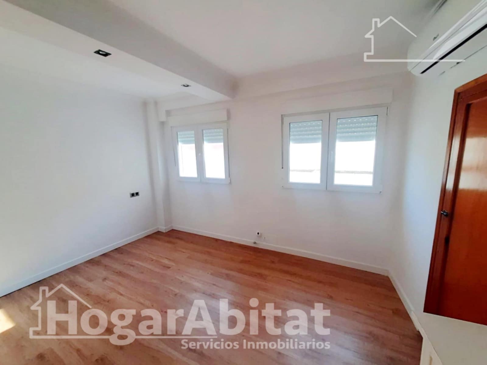 4 soveværelse Byhus til salg i Moncada - € 360.000 (Ref: 9476170)