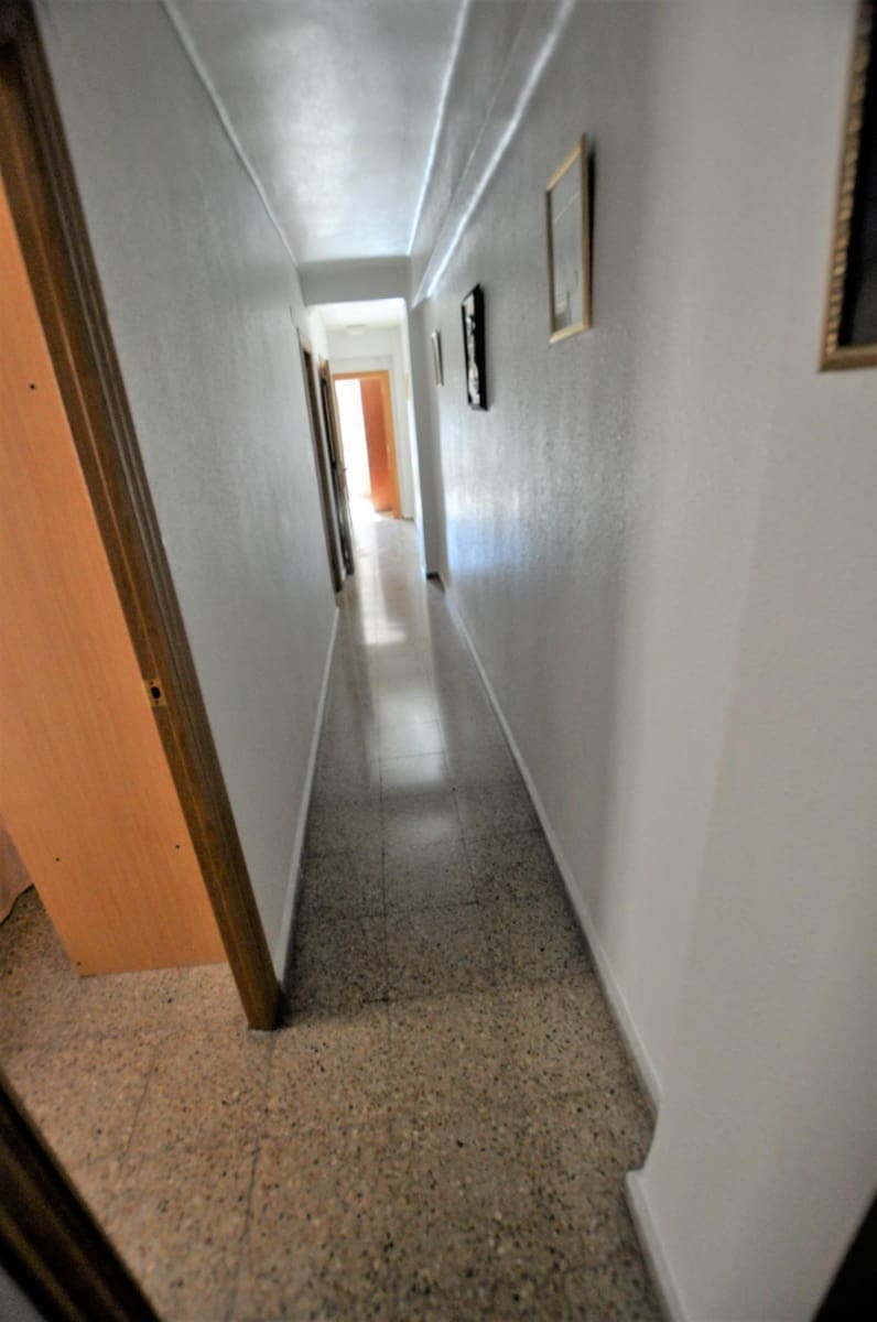 4 sovrum Lägenhet till salu i Valencia stad - 185 000 € (Ref: 9481230)