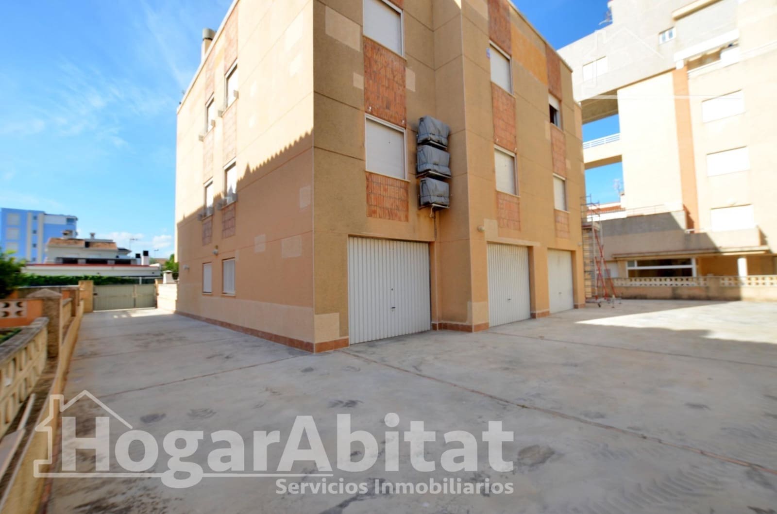3 bedroom Flat for sale in Oliva with garage - € 225,000 (Ref: 9481237)