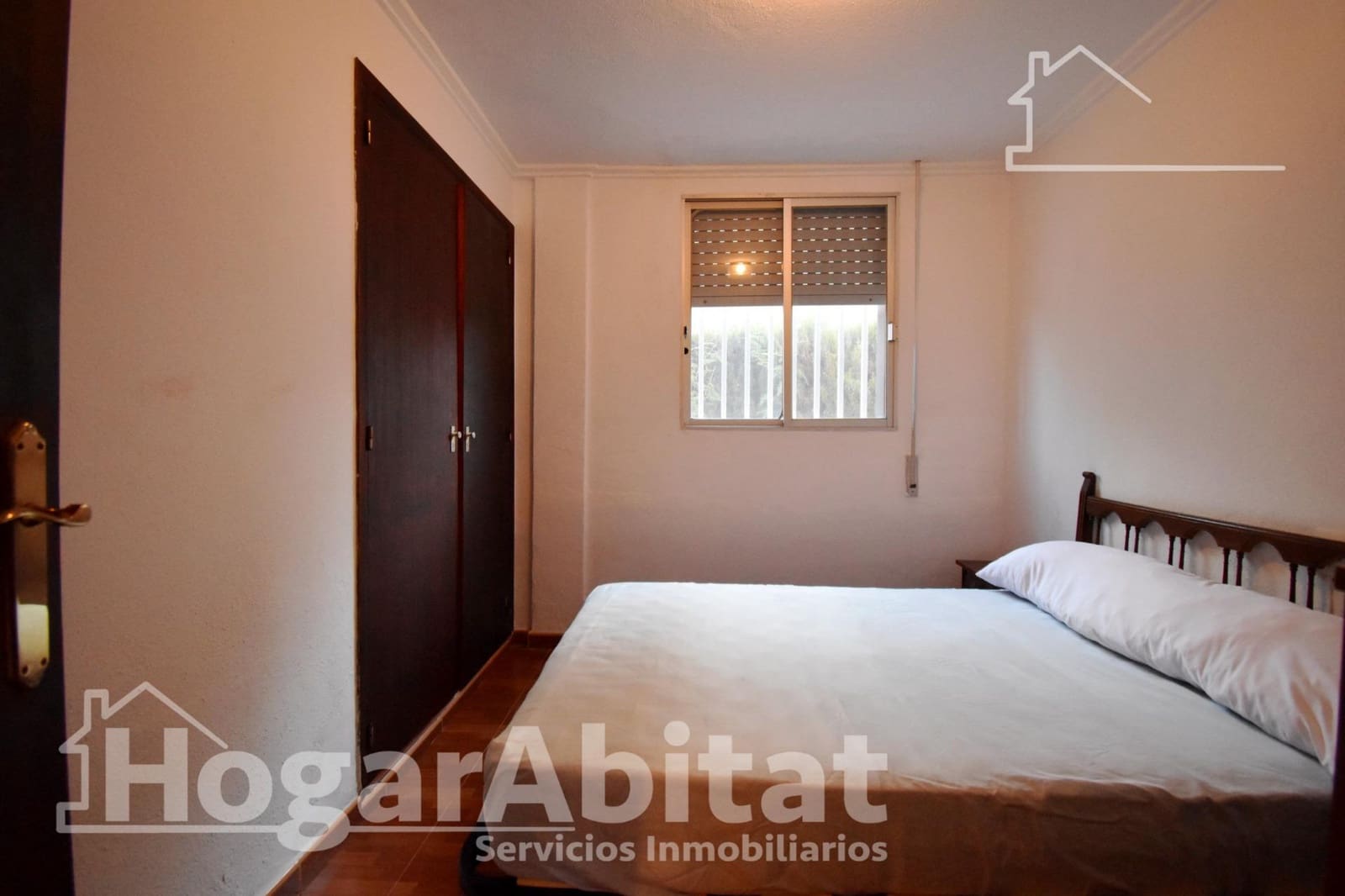 5 bedroom Villa for sale in Oliva with pool garage - € 320,000 (Ref: 9481238)