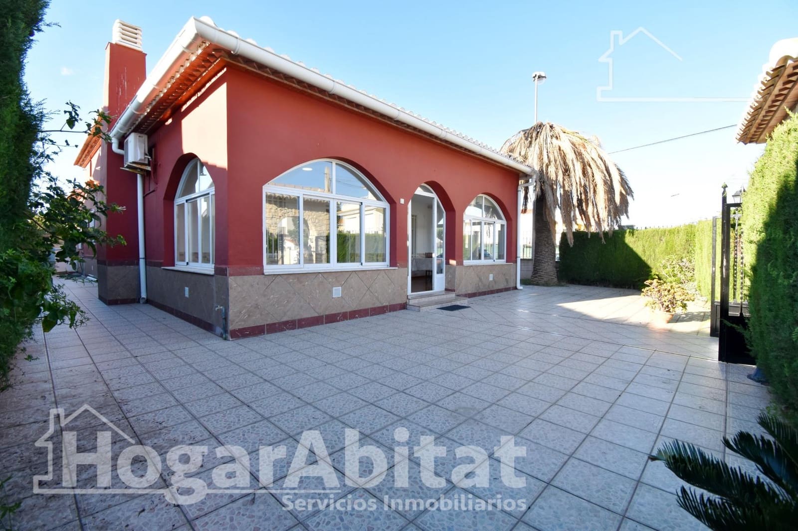 5 bedroom Villa for sale in Oliva with pool garage - € 320,000 (Ref: 9481238)