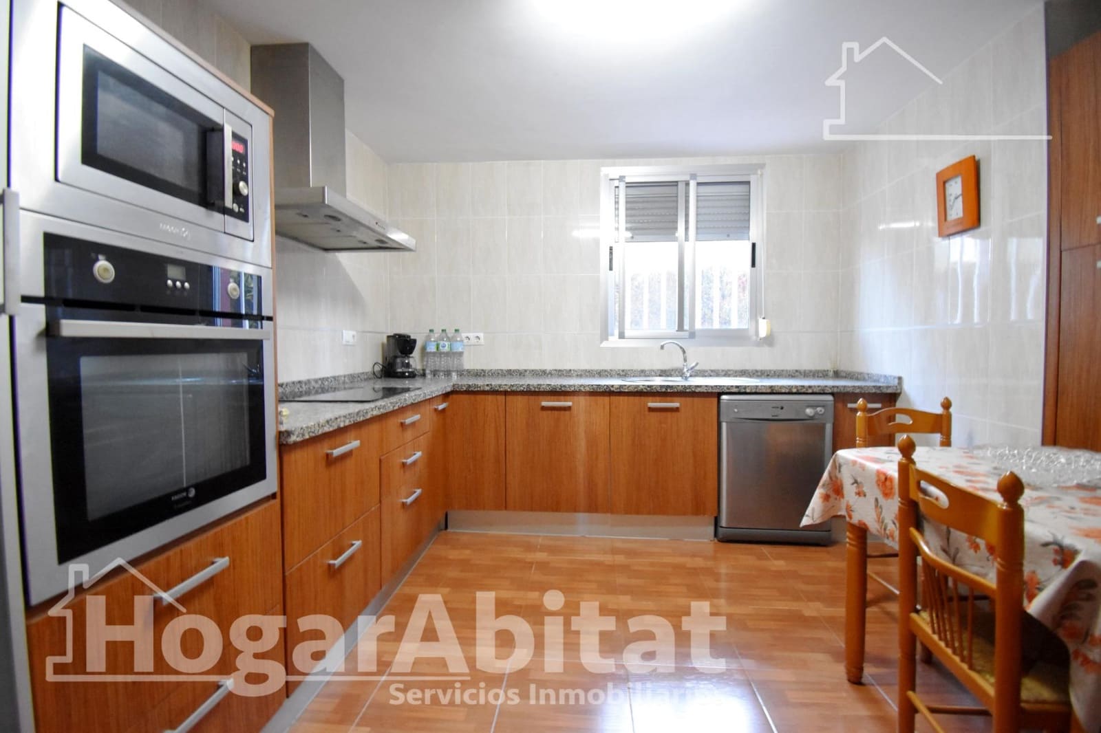 5 bedroom Villa for sale in Oliva with pool garage - € 320,000 (Ref: 9481238)