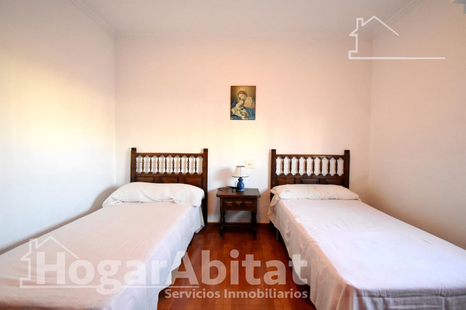 5 bedroom Villa for sale in Oliva with pool garage - € 320,000 (Ref: 9481238)