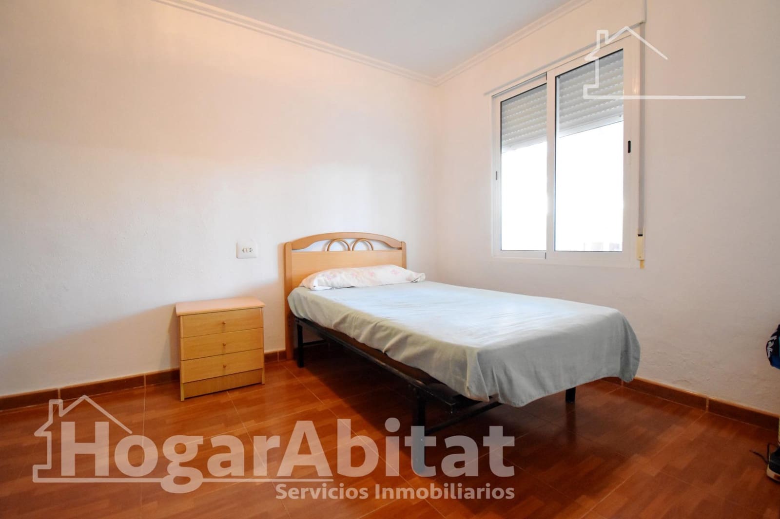 5 bedroom Villa for sale in Oliva with pool garage - € 320,000 (Ref: 9481238)