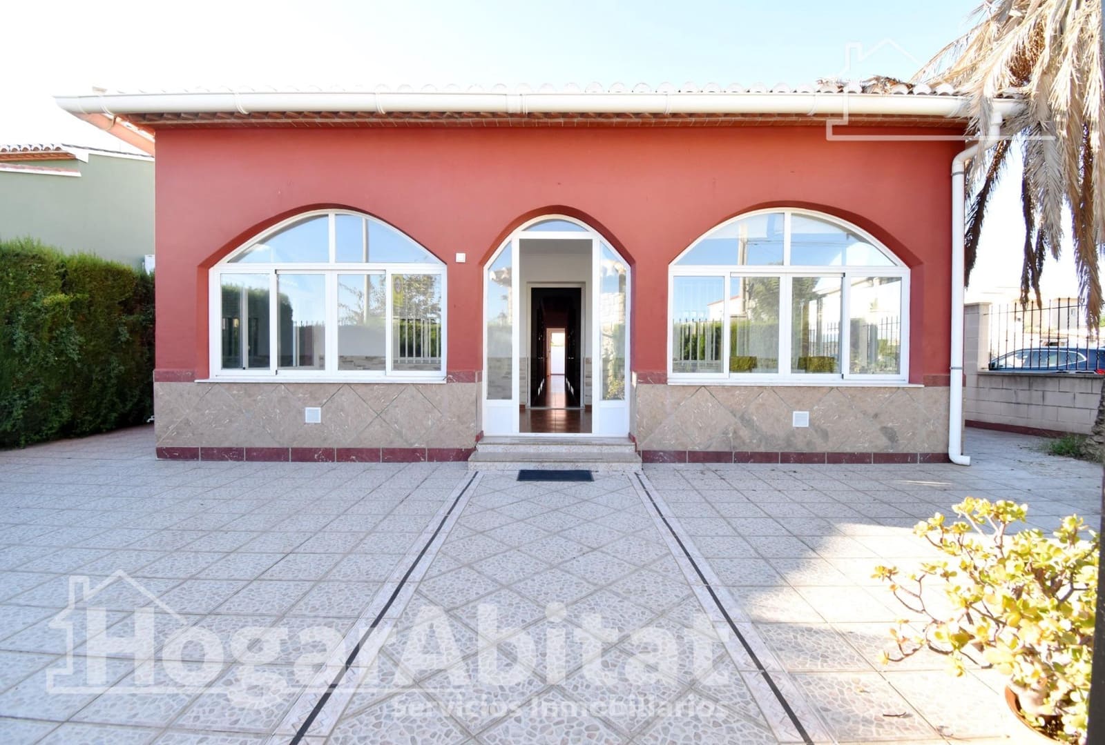 5 bedroom Villa for sale in Oliva with pool garage - € 320,000 (Ref: 9481238)