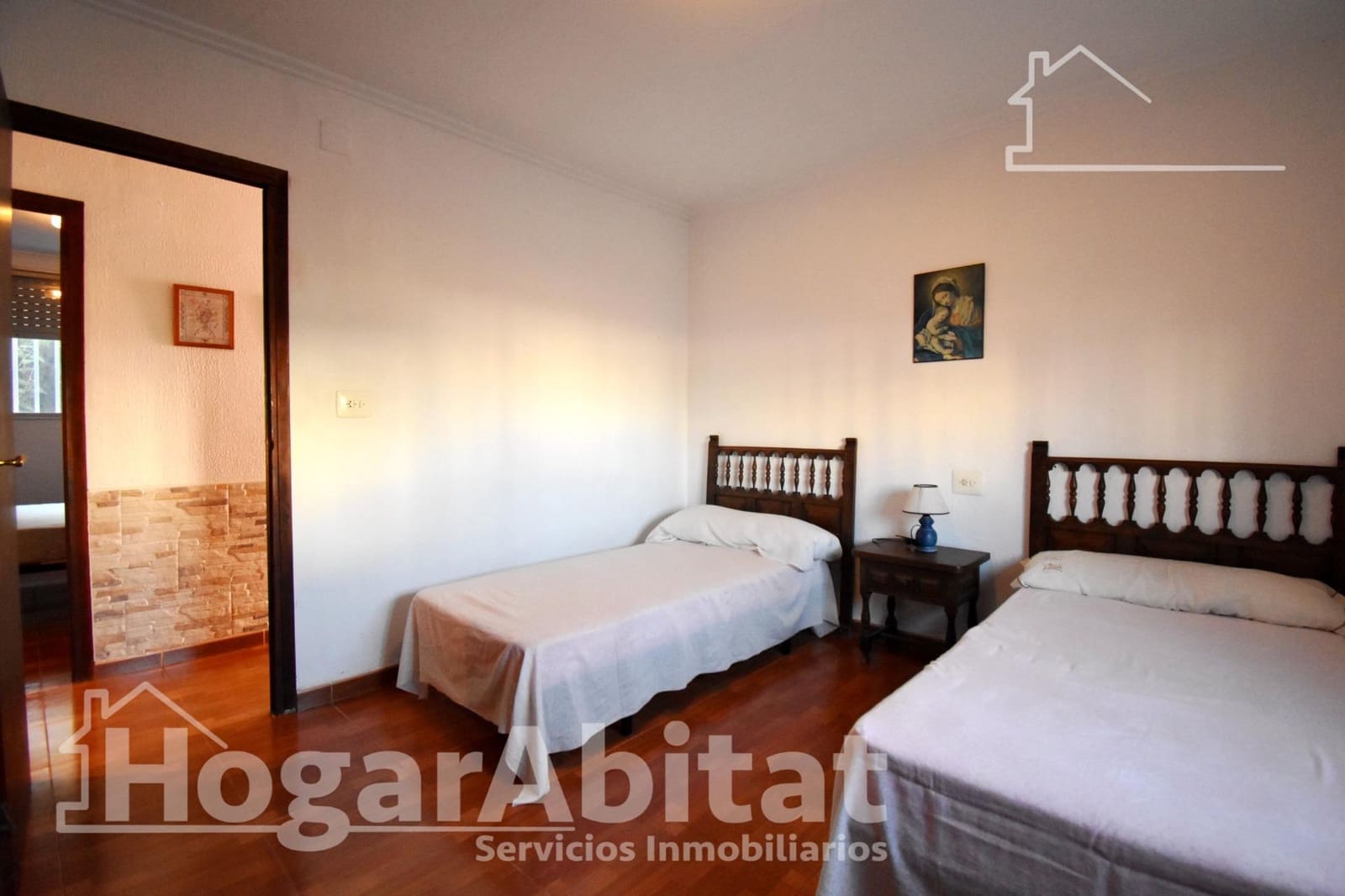 5 bedroom Villa for sale in Oliva with pool garage - € 320,000 (Ref: 9481238)