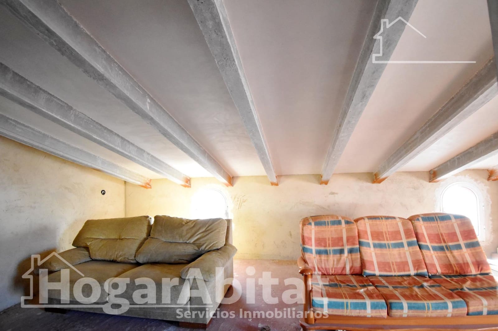 5 bedroom Villa for sale in Oliva with pool garage - € 320,000 (Ref: 9481238)