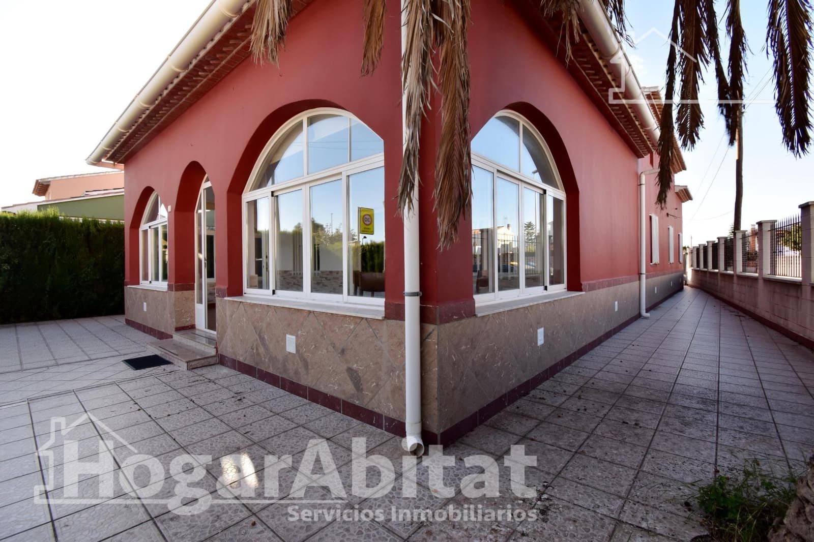 5 bedroom Villa for sale in Oliva with pool garage - € 320,000 (Ref: 9481238)